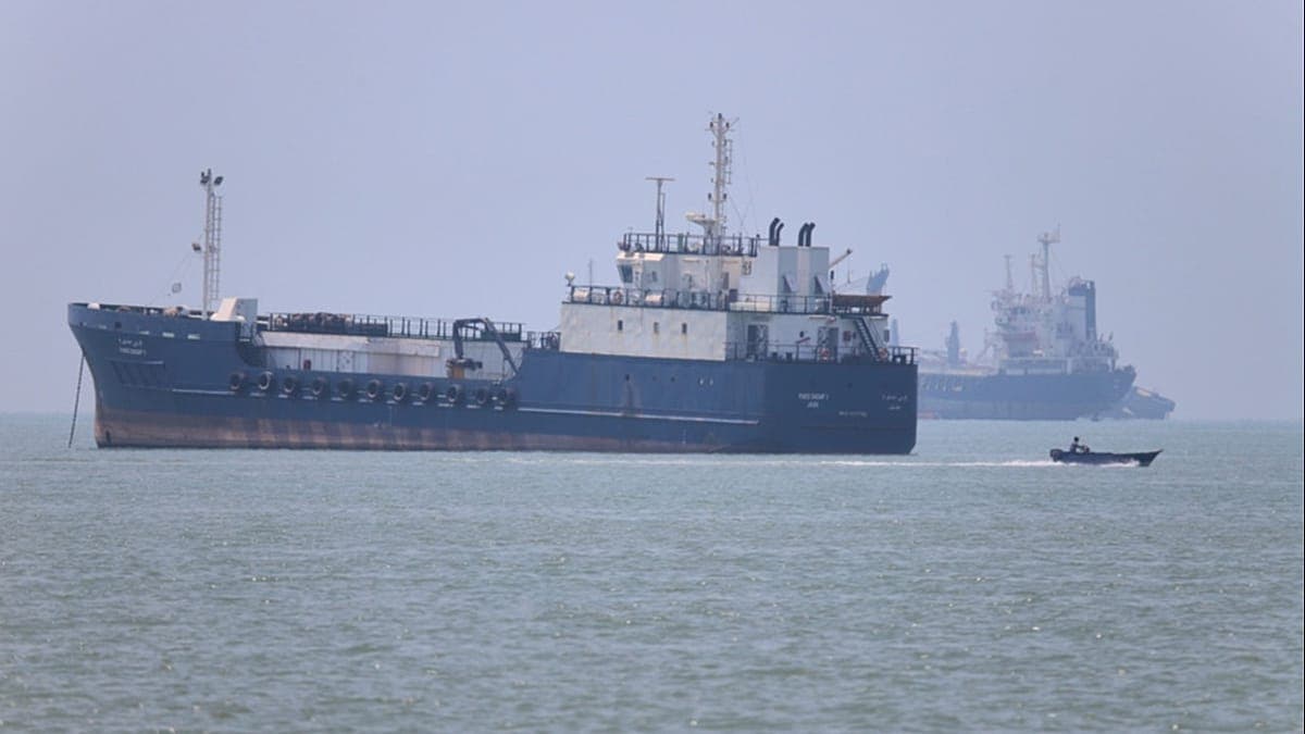 Trump signs Iran memorandum to reopen Strait of Hormuz