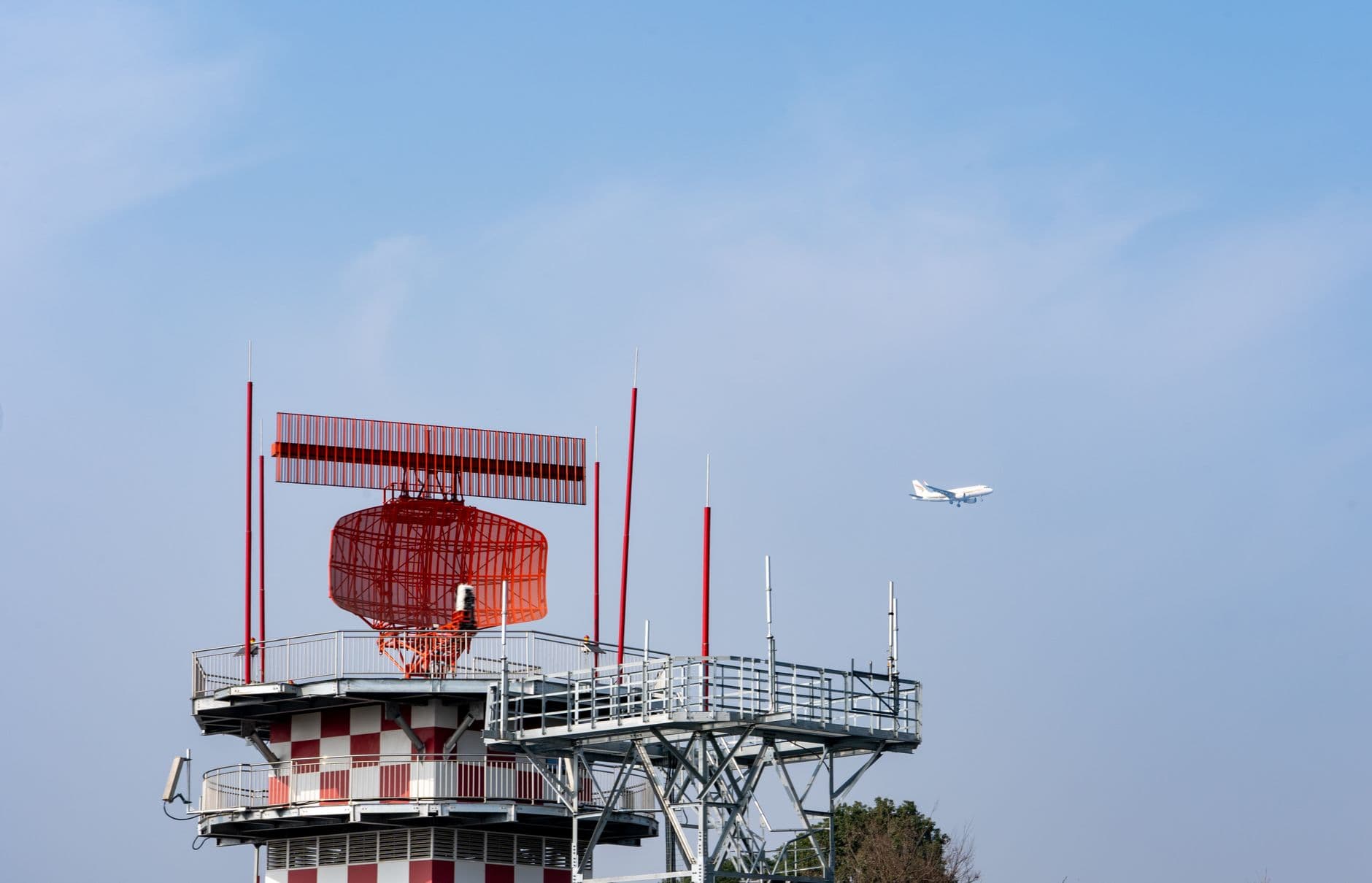 Image illustrating: Aircraft approaching Brussels Airport over dense urban neighbourhoods (editorial)