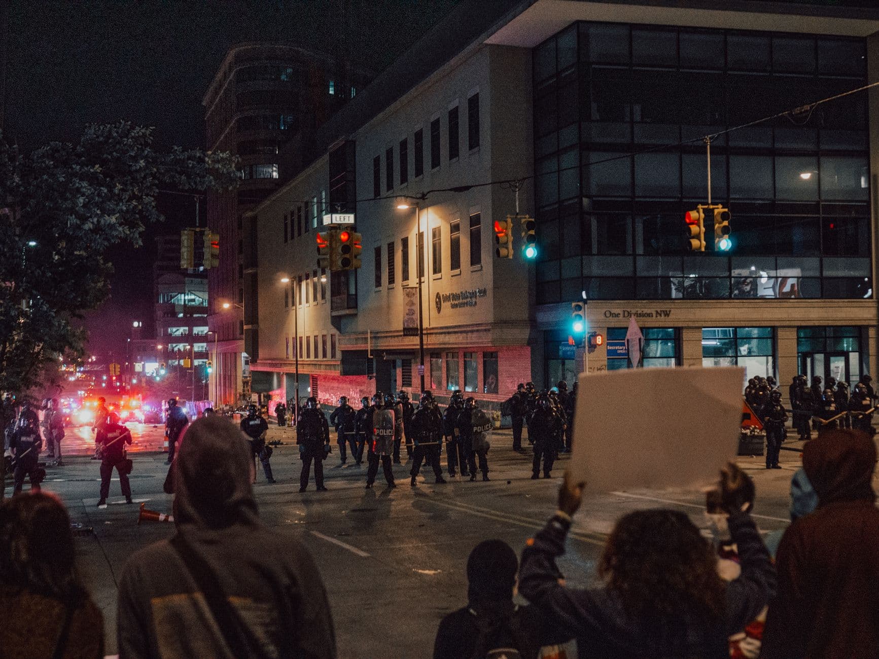 Image illustrating: Police and protest crowds around Bruxelles-Centrale after the June 4 education-r (editorial)