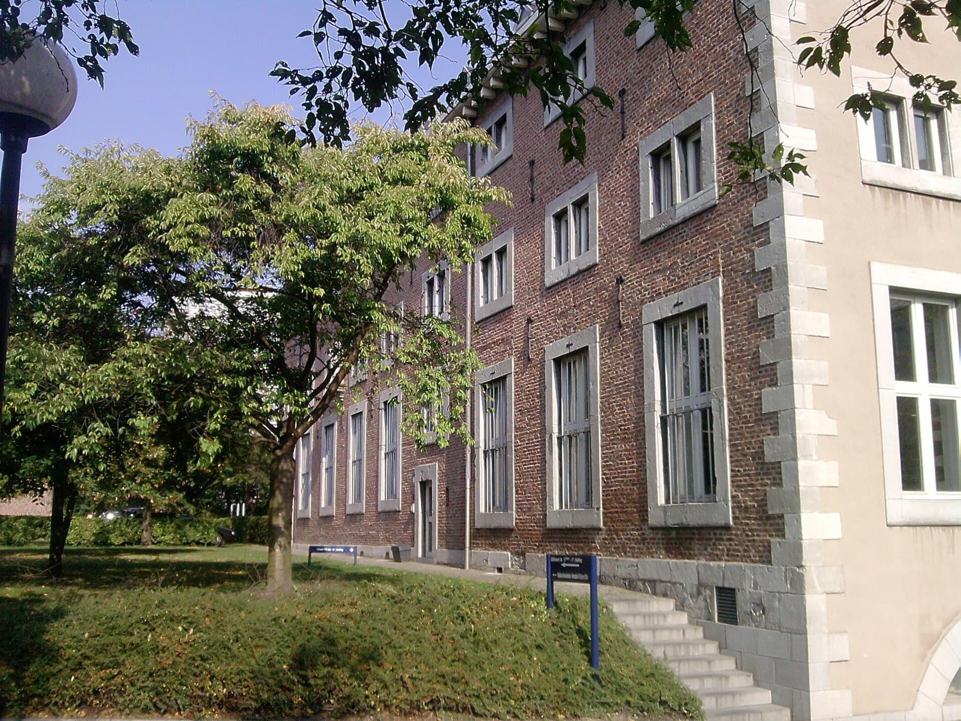 Image illustrating: Sainte-Véronique school entrance in Liège with parents and school access context (editorial)