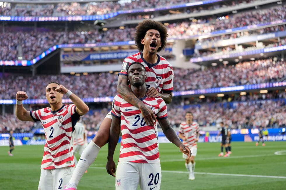 United States beat Paraguay 4-1 in World Cup opener