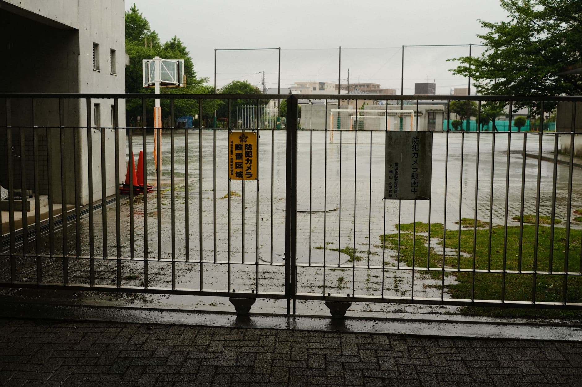 Image illustrating: Parents and children outside a Dutch-language primary school in Flanders (editorial)