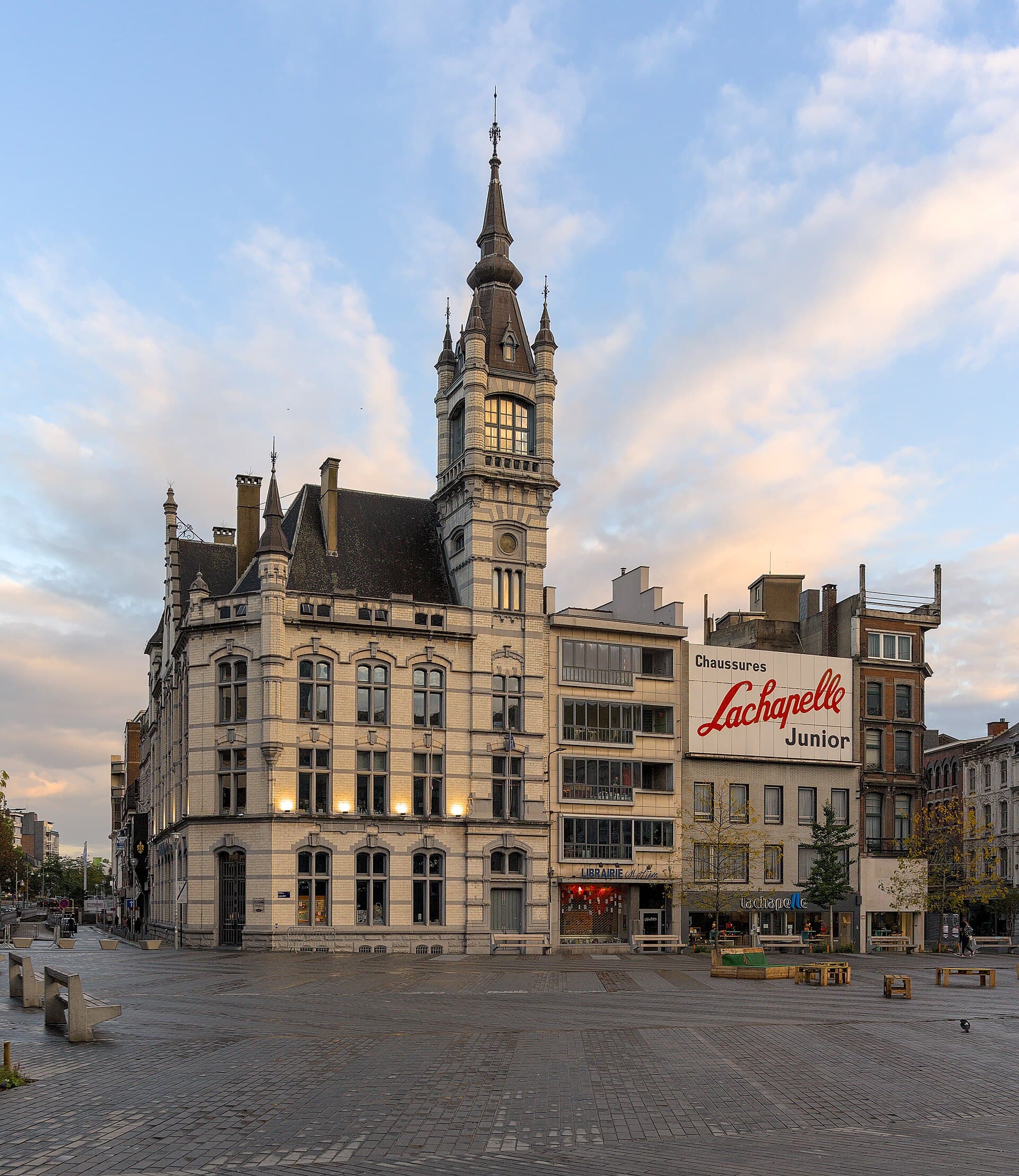 Image illustrating: Charleroi teachers, students, and school staff in a march from Place Verte towar (editorial)